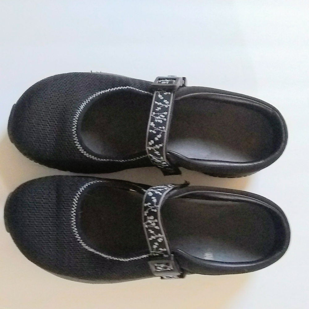 Merrell shoes size 9 color black